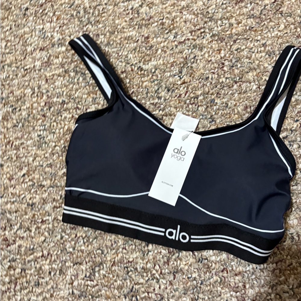 ALO Yoga Black and White Crop Top - Picture 4 of 5